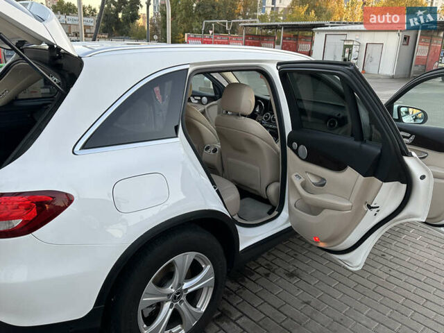 Белый Мерседес ГЛЦ-Класс, объемом двигателя 1.99 л и пробегом 142 тыс. км за 29000 $, фото 5 на Automoto.ua