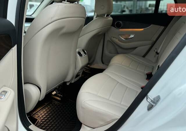 Мерседес ГЛЦ-Класс 2017 в Киеве на Automoto.ua Белый Мерседес ГЛЦ-Класс, объемом двигателя 2.14 л и пробегом 57 тыс. км за 36999 $, фото 17 на Automoto.ua