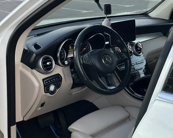 Белый Мерседес ГЛЦ-Класс, объемом двигателя 1.99 л и пробегом 157 тыс. км за 28200 $, фото 14 на Automoto.ua