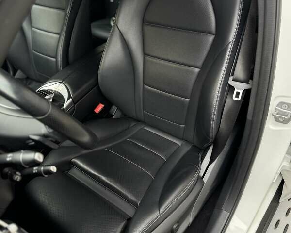 Мерседес ГЛЦ-Класс 2017 в Киеве на Automoto.ua Белый Мерседес ГЛЦ-Класс, объемом двигателя 2.14 л и пробегом 98 тыс. км за 39500 $, фото 12 на Automoto.ua