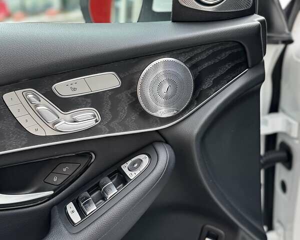 Мерседес ГЛЦ-Класс 2017 в Киеве на Automoto.ua Белый Мерседес ГЛЦ-Класс, объемом двигателя 2.14 л и пробегом 98 тыс. км за 39500 $, фото 9 на Automoto.ua