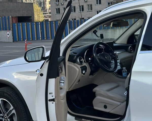 Белый Мерседес ГЛЦ-Класс, объемом двигателя 1.99 л и пробегом 157 тыс. км за 28200 $, фото 12 на Automoto.ua