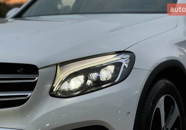 Мерседес ГЛЦ-Класс 2017 в Киеве на Automoto.ua Белый Мерседес ГЛЦ-Класс, объемом двигателя 2.14 л и пробегом 57 тыс. км за 36999 $, фото 36 на Automoto.ua