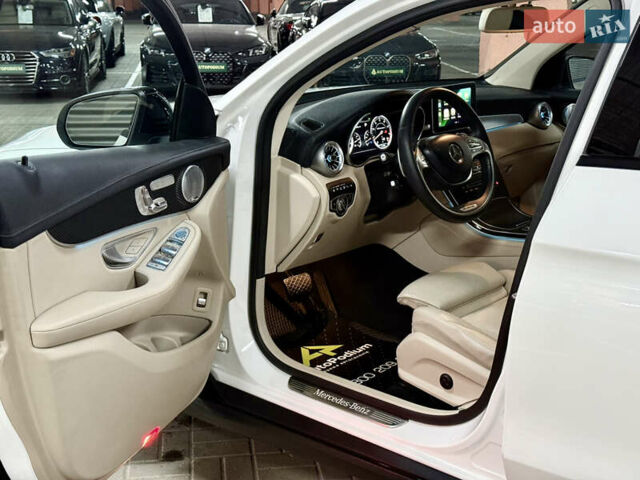 Белый Мерседес ГЛЦ-Класс, объемом двигателя 2 л и пробегом 153 тыс. км за 39999 $, фото 11 на Automoto.ua