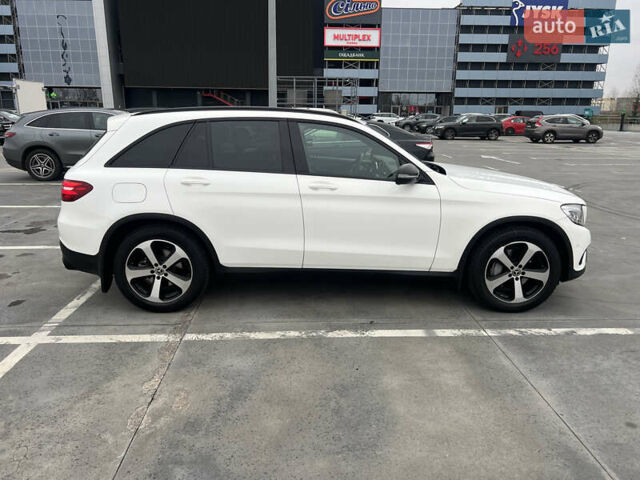 Білий Мерседес ГЛЦ-Клас, об'ємом двигуна 2.2 л та пробігом 33 тис. км за 39000 $, фото 5 на Automoto.ua