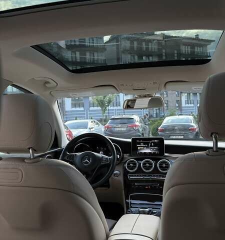 Мерседес ГЛЦ-Класс 2017 в Львове на Automoto.ua Белый Мерседес ГЛЦ-Класс, объемом двигателя 2 л и пробегом 121 тыс. км за 24500 $, фото 7 на Automoto.ua