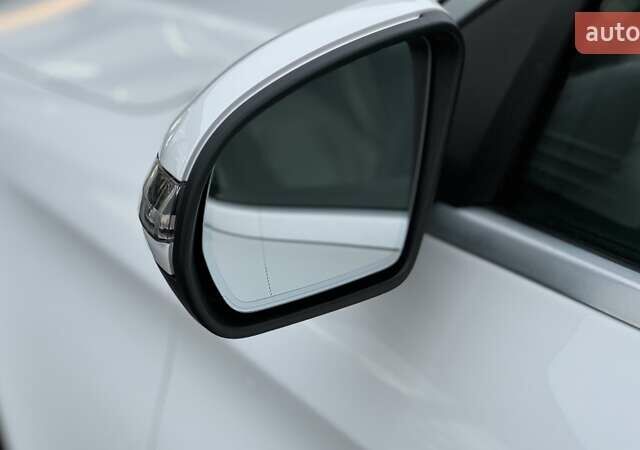 Мерседес ГЛЦ-Класс 2017 в Киеве на Automoto.ua Белый Мерседес ГЛЦ-Класс, объемом двигателя 2.14 л и пробегом 57 тыс. км за 36999 $, фото 10 на Automoto.ua