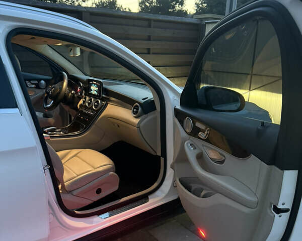 Белый Мерседес ГЛЦ-Класс, объемом двигателя 1.99 л и пробегом 119 тыс. км за 32000 $, фото 16 на Automoto.ua