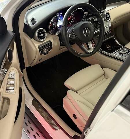 Мерседес ГЛЦ-Класс 2017 в Львове на Automoto.ua Белый Мерседес ГЛЦ-Класс, объемом двигателя 2 л и пробегом 121 тыс. км за 24500 $, фото 23 на Automoto.ua