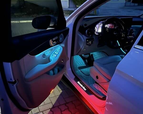 Белый Мерседес ГЛЦ-Класс, объемом двигателя 1.99 л и пробегом 111 тыс. км за 28900 $, фото 6 на Automoto.ua