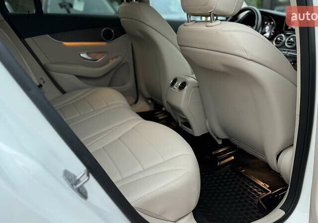 Мерседес ГЛЦ-Класс 2017 в Киеве на Automoto.ua Белый Мерседес ГЛЦ-Класс, объемом двигателя 2.14 л и пробегом 57 тыс. км за 36999 $, фото 18 на Automoto.ua