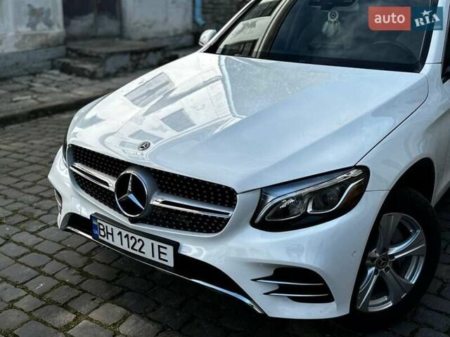 Белый Мерседес ГЛЦ-Класс, объемом двигателя 1.99 л и пробегом 111 тыс. км за 28900 $, фото 2 на Automoto.ua