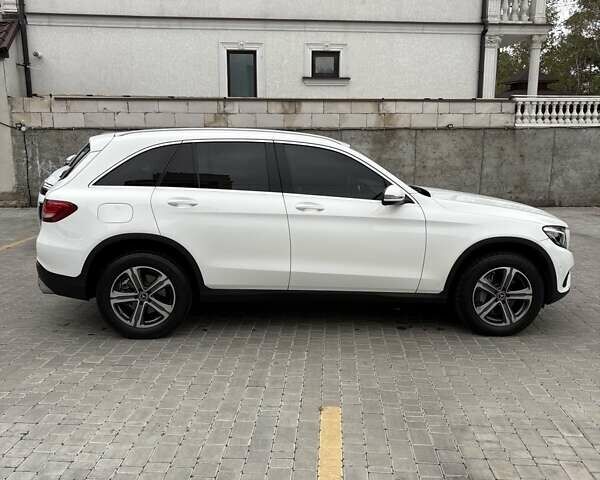 Білий Мерседес ГЛЦ-Клас, об'ємом двигуна 1.99 л та пробігом 80 тис. км за 25999 $, фото 2 на Automoto.ua
