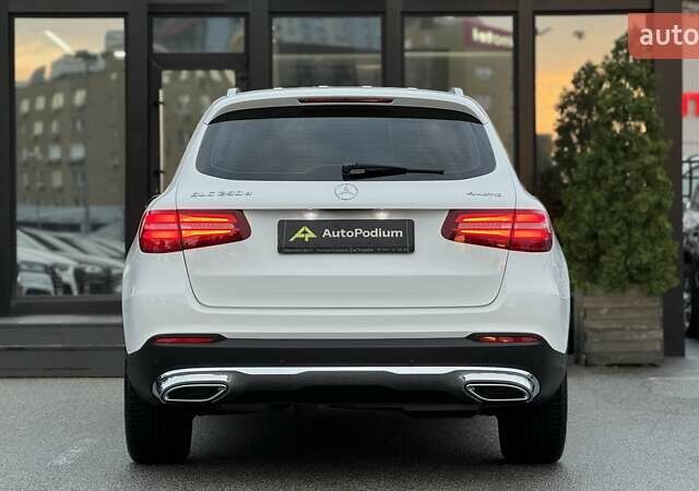 Мерседес ГЛЦ-Класс 2017 в Киеве на Automoto.ua Белый Мерседес ГЛЦ-Класс, объемом двигателя 2.14 л и пробегом 57 тыс. км за 36999 $, фото 5 на Automoto.ua