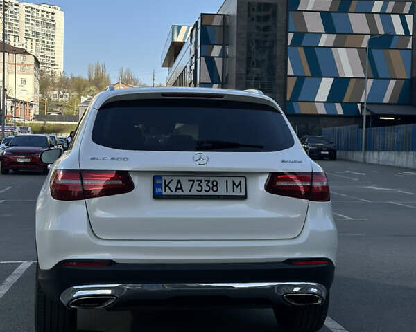 Белый Мерседес ГЛЦ-Класс, объемом двигателя 1.99 л и пробегом 157 тыс. км за 28200 $, фото 1 на Automoto.ua