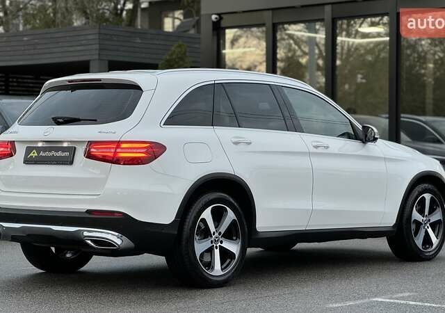 Мерседес ГЛЦ-Класс 2017 в Киеве на Automoto.ua Белый Мерседес ГЛЦ-Класс, объемом двигателя 2.14 л и пробегом 57 тыс. км за 36999 $, фото 6 на Automoto.ua