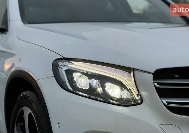 Мерседес ГЛЦ-Класс 2017 в Киеве на Automoto.ua Белый Мерседес ГЛЦ-Класс, объемом двигателя 2.14 л и пробегом 57 тыс. км за 36999 $, фото 39 на Automoto.ua