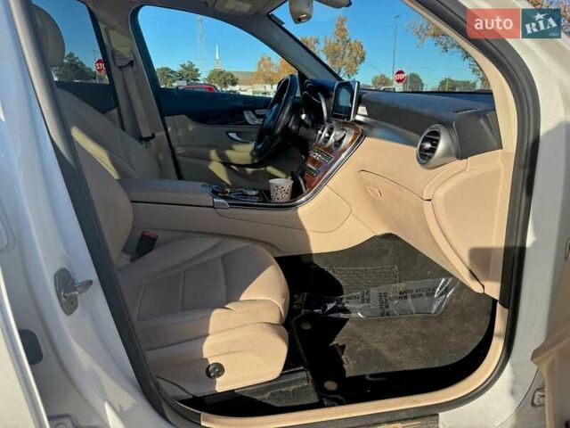 Белый Мерседес ГЛЦ-Класс, объемом двигателя 2 л и пробегом 190 тыс. км за 8300 $, фото 4 на Automoto.ua