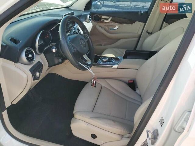 Белый Мерседес ГЛЦ-Класс, объемом двигателя 1.99 л и пробегом 97 тыс. км за 6000 $, фото 6 на Automoto.ua