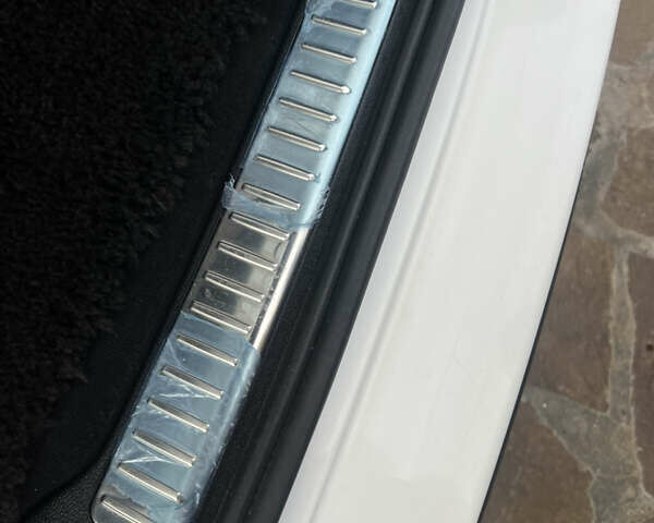 Белый Мерседес ГЛЦ-Класс, объемом двигателя 2 л и пробегом 115 тыс. км за 32500 $, фото 6 на Automoto.ua