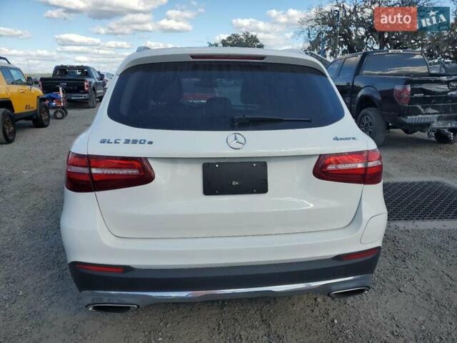 Белый Мерседес ГЛЦ-Класс, объемом двигателя 1.99 л и пробегом 97 тыс. км за 6000 $, фото 5 на Automoto.ua