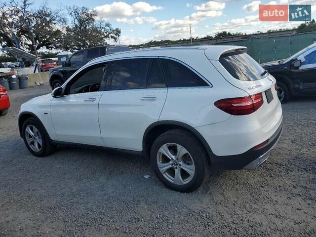 Белый Мерседес ГЛЦ-Класс, объемом двигателя 1.99 л и пробегом 97 тыс. км за 6000 $, фото 1 на Automoto.ua