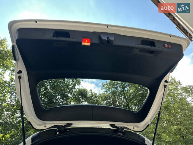 Білий Мерседес ГЛЦ-Клас, об'ємом двигуна 2 л та пробігом 182 тис. км за 22800 $, фото 126 на Automoto.ua