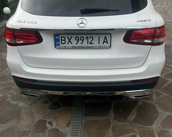 Белый Мерседес ГЛЦ-Класс, объемом двигателя 2 л и пробегом 115 тыс. км за 32500 $, фото 1 на Automoto.ua