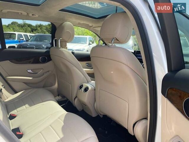 Белый Мерседес ГЛЦ-Класс, объемом двигателя 1.99 л и пробегом 53 тыс. км за 33500 $, фото 23 на Automoto.ua