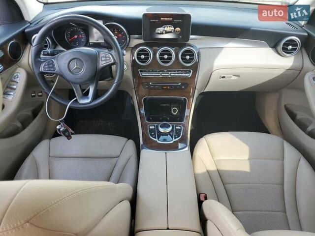 Белый Мерседес ГЛЦ-Класс, объемом двигателя 1.99 л и пробегом 97 тыс. км за 6000 $, фото 7 на Automoto.ua