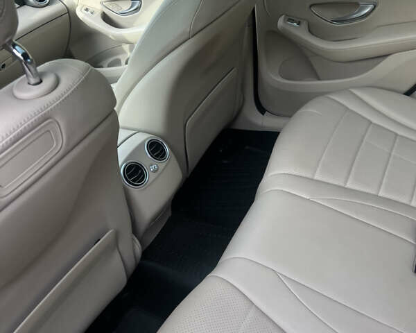 Белый Мерседес ГЛЦ-Класс, объемом двигателя 2 л и пробегом 115 тыс. км за 32500 $, фото 8 на Automoto.ua