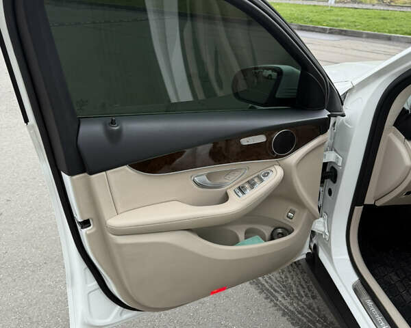 Белый Мерседес ГЛЦ-Класс, объемом двигателя 2.14 л и пробегом 55 тыс. км за 35700 $, фото 29 на Automoto.ua