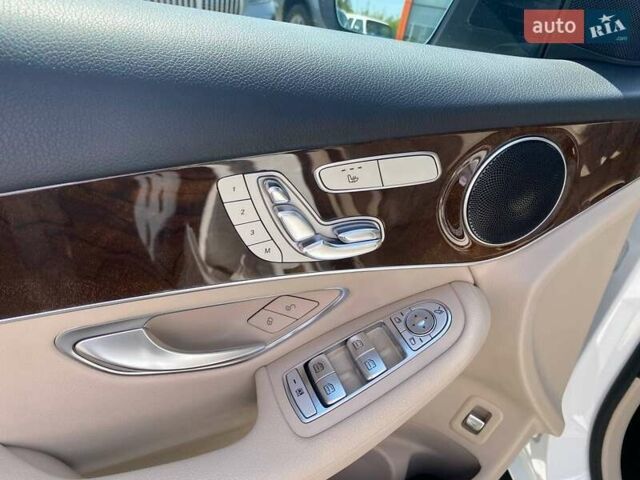 Белый Мерседес ГЛЦ-Класс, объемом двигателя 1.99 л и пробегом 53 тыс. км за 33500 $, фото 12 на Automoto.ua