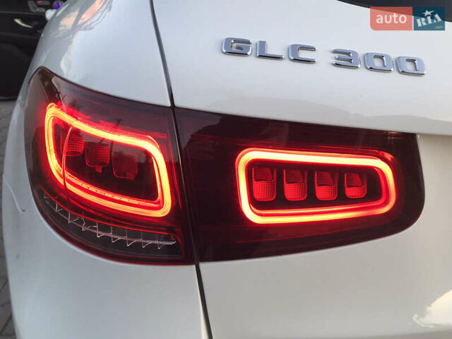 Белый Мерседес ГЛЦ-Класс, объемом двигателя 2 л и пробегом 77 тыс. км за 33000 $, фото 15 на Automoto.ua