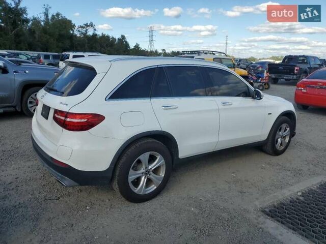 Белый Мерседес ГЛЦ-Класс, объемом двигателя 1.99 л и пробегом 97 тыс. км за 6000 $, фото 2 на Automoto.ua