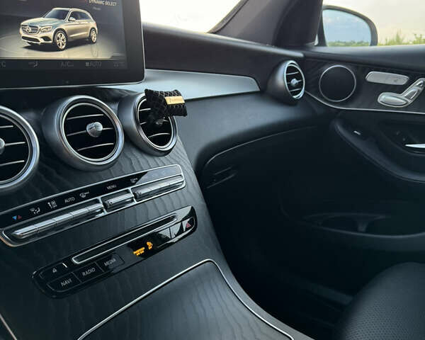 Мерседес ГЛЦ-Класс 2019 в Ровно на Automoto.ua Белый Мерседес ГЛЦ-Класс, объемом двигателя 2 л и пробегом 40 тыс. км за 32000 $, фото 23 на Automoto.ua