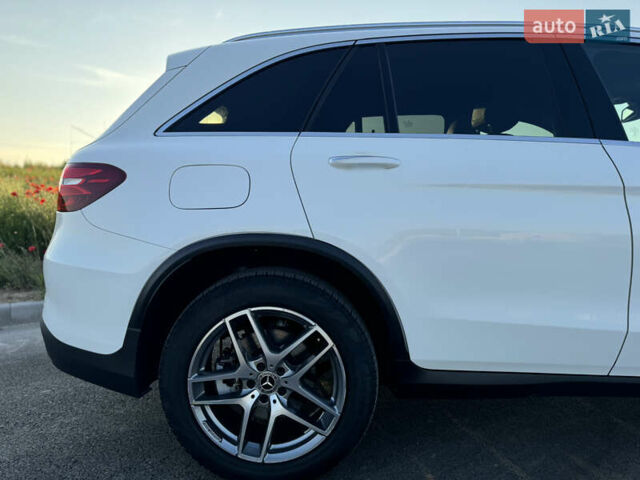 Мерседес ГЛЦ-Класс 2019 в Ровно на Automoto.ua Белый Мерседес ГЛЦ-Класс, объемом двигателя 2 л и пробегом 40 тыс. км за 32000 $, фото 6 на Automoto.ua