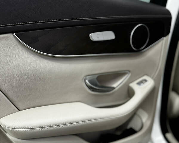 Белый Мерседес ГЛЦ-Класс, объемом двигателя 1.95 л и пробегом 62 тыс. км за 42600 $, фото 15 на Automoto.ua