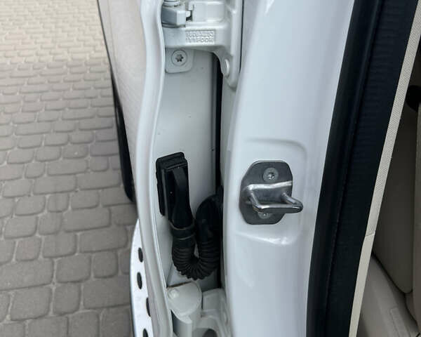 Белый Мерседес ГЛЦ-Класс, объемом двигателя 1.99 л и пробегом 115 тыс. км за 32800 $, фото 39 на Automoto.ua