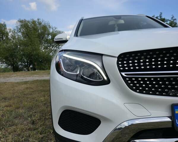 Белый Мерседес ГЛЦ-Класс, объемом двигателя 1.99 л и пробегом 70 тыс. км за 28982 $, фото 6 на Automoto.ua