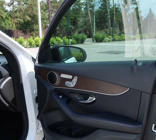 Белый Мерседес ГЛЦ-Класс, объемом двигателя 1.99 л и пробегом 79 тыс. км за 32500 $, фото 39 на Automoto.ua