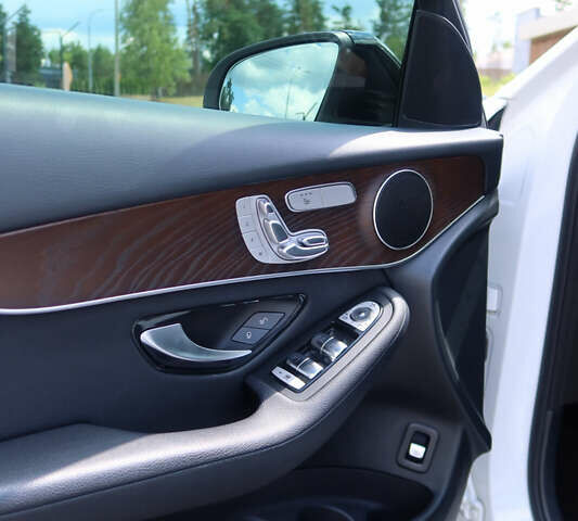 Белый Мерседес ГЛЦ-Класс, объемом двигателя 1.99 л и пробегом 79 тыс. км за 32500 $, фото 34 на Automoto.ua