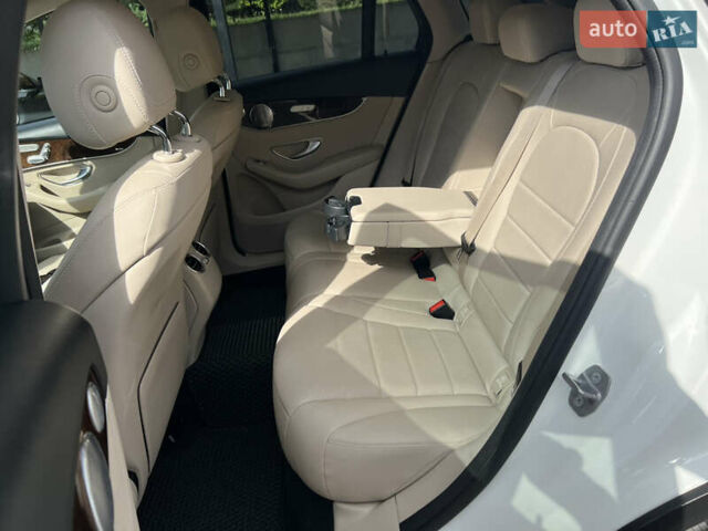 Белый Мерседес ГЛЦ-Класс, объемом двигателя 1.99 л и пробегом 115 тыс. км за 32800 $, фото 43 на Automoto.ua