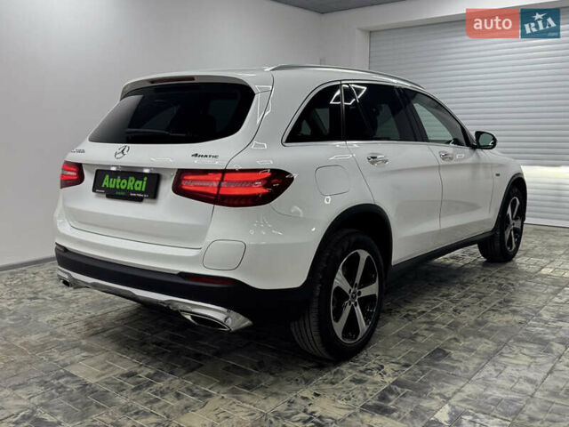 Белый Мерседес ГЛЦ-Класс, объемом двигателя 2 л и пробегом 124 тыс. км за 35900 $, фото 3 на Automoto.ua