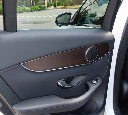 Белый Мерседес ГЛЦ-Класс, объемом двигателя 1.99 л и пробегом 79 тыс. км за 32500 $, фото 27 на Automoto.ua