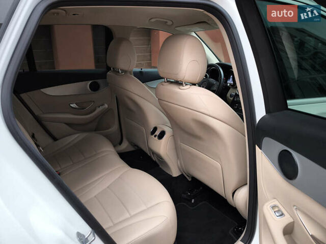 Белый Мерседес ГЛЦ-Класс, объемом двигателя 2 л и пробегом 135 тыс. км за 21600 $, фото 28 на Automoto.ua