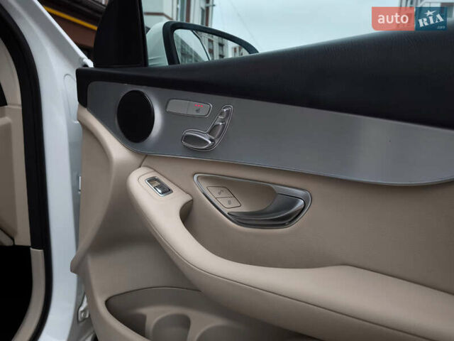 Белый Мерседес ГЛЦ-Класс, объемом двигателя 2 л и пробегом 135 тыс. км за 21600 $, фото 22 на Automoto.ua