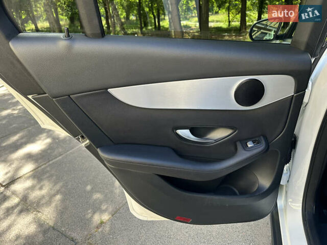 Белый Мерседес ГЛЦ-Класс, объемом двигателя 1.99 л и пробегом 81 тыс. км за 29000 $, фото 23 на Automoto.ua