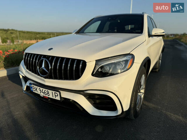Мерседес ГЛЦ-Класс 2019 в Ровно на Automoto.ua Белый Мерседес ГЛЦ-Класс, объемом двигателя 2 л и пробегом 40 тыс. км за 32000 $, фото 2 на Automoto.ua