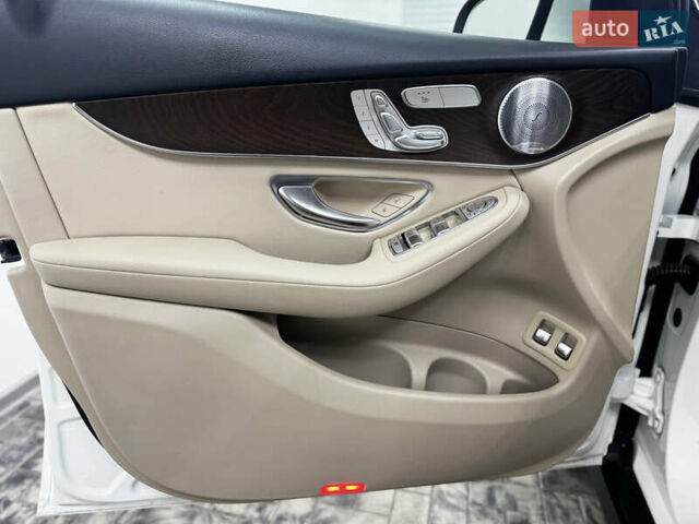 Белый Мерседес ГЛЦ-Класс, объемом двигателя 2 л и пробегом 124 тыс. км за 35900 $, фото 23 на Automoto.ua